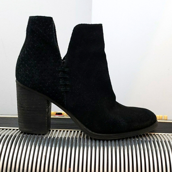 GORGEOUS STEVE MADDEN BLACK SUEDE DOUBLE V CHUNK HEEL SLIP ON ANKLE BOOT… - Picture 1 of 7